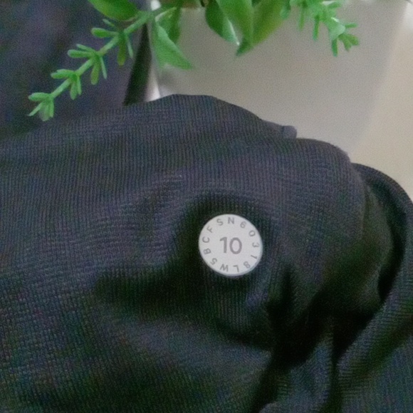 Lululemon Athletica Drawstring Joggers. Womens size 10. Blue in color. - Picture 12 of 12